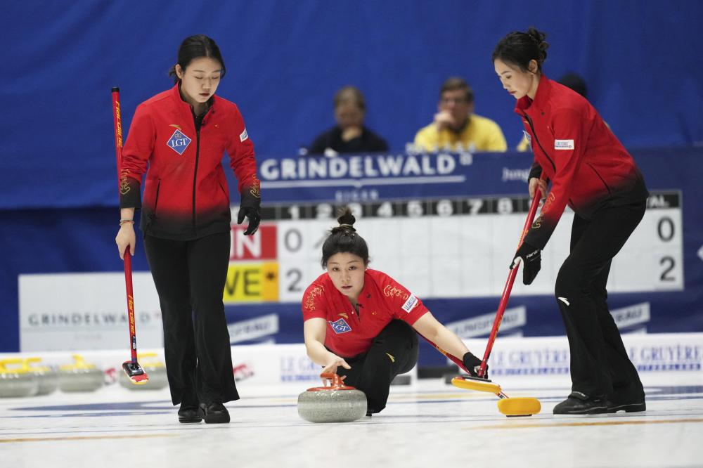 阿森纳以2-0击败布伦特福德，扩大领先优势，巩固争冠地位。
