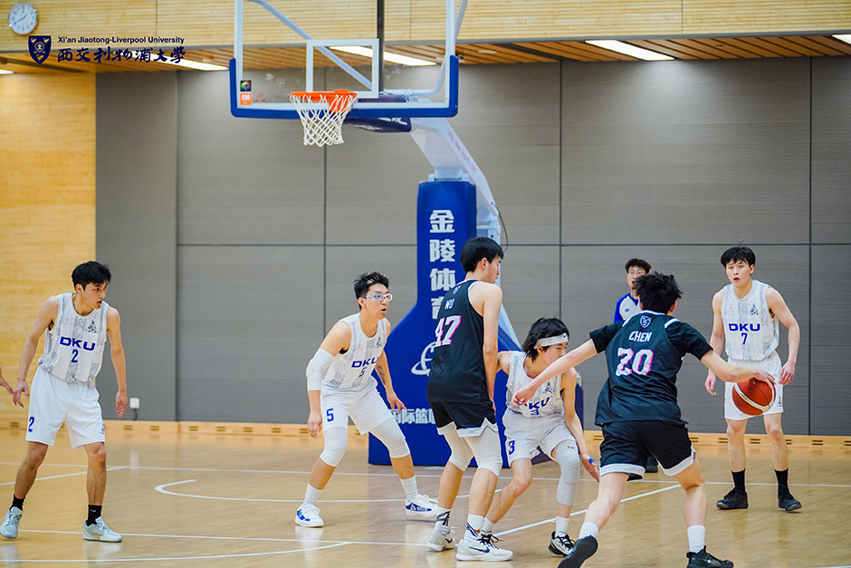 河南决战国安！三位久违强援露面，王刚单独挑大梁，新金主现场督战
